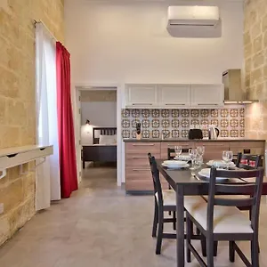 vallettastay-old-lodge-apartment-3.hotelssaintjulians.com/