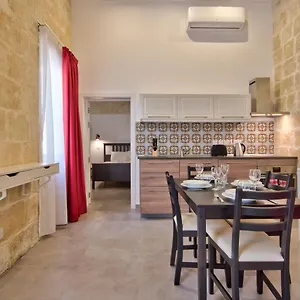 vallettastay-old-lodge-apartment-6.hotelssaintjulians.com/